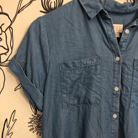 💕 Jean Button Up Blouse. - Picture 2 of 4